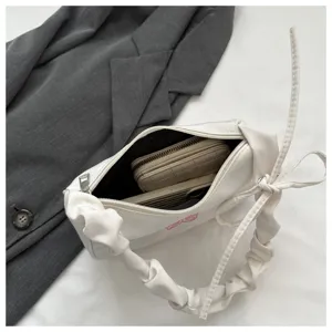 Borsa a tracolla plissettata bianca elegante borsa sottoascella con fiocco e oggetti essenziali.