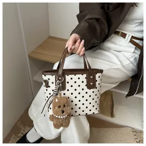 Retro Pünktchen Handtasche Eimer Tasche mit süßem Bär Anhänger lässige Umhängetasche