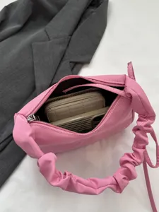 Borsa a spalla rosa chic con manico arricciato, borsa casual e alla moda per l'estate.