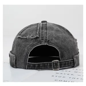 Rückansicht der verstellbaren Vintage Jeans Miki Mütze mit Metallschnalle und Detail.