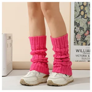 Rosa Zopfmuster Beinwärmer für Damen, gemütliche Winter Stulpen und warme Strick Gamaschen.