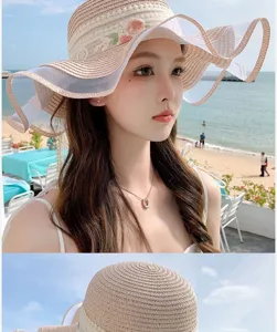 Chapeau de paille pour femme élégant avec broderie florale et ruban pour les vacances.