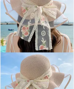 Vue détaillée de chapeau de paille d'été pour femme, ruban en dentelle florale et grand bord.