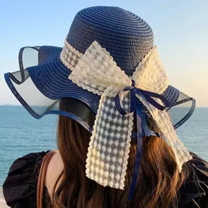 Chapeau de soleil en paille bleue pour femme avec nœud en dentelle blanche et résille noire