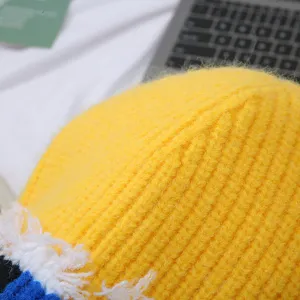 Gelbe Strick Mütze Winter warm Kunstfell Karo Skull Cap flauschig weiche Mütze Detail Ansicht