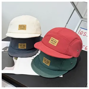 Schnelltrocknende Camp Cap für Damen und Herren, stylische Five-Panel Baseballmütze mit kurzem Schirm.
