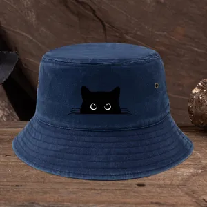 Chapeau bob bleu foncé avec imprimé chat noir mignon. Chapeau de soleil décontracté en plein air.