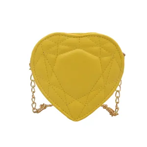 Gele hartvormige schoudertas met goudkleurige ketting hippe mini gewatteerde tas voor dames