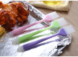 Silikon Backpinsel Set für Küche, Grillen und Kochen mit praktischem Aufhängeloch.