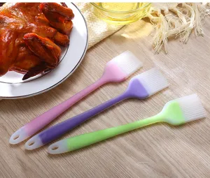 Silikon Pinsel Detailansicht mit weichen Borsten, Aufhängeöse und nahtlosem Design für Küche.