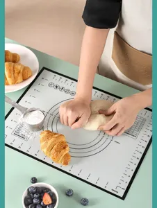 Práctico tapete de silicona para repostería con escalas de medición para amasar.