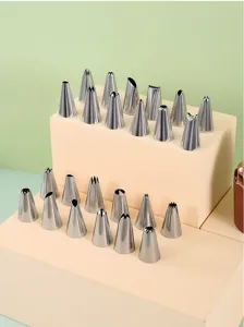 Set di 24 beccucci per sac à poche in acciaio inossidabile per decorazione torte dettagli