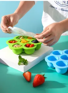 Scatola di conservazione per alimenti per neonati in silicone con vari scomparti.