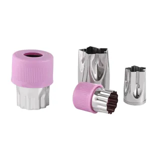 Set di taglia biscotti in acciaio inossidabile con manici rosa per dolci e frutta fai da te.