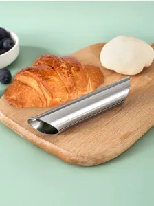 Moule en acier inoxydable pour cornets de crème, croissants croustillants et pâtisseries.