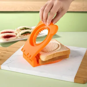 Round sandwich cutter and sealer mold for DIY stuffed toast pocket bread kitchen tool