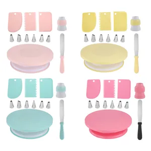 Kuchen-Dekorations-Drehtueller-Set mit Edelstahlspateln, Spritztuellen und Schabern.