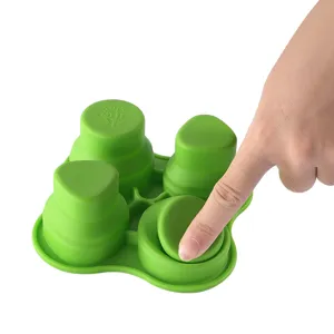 Groene siliconen babyvoeding opbergdoos met opvouwbare vakken voor snacks en ijs.