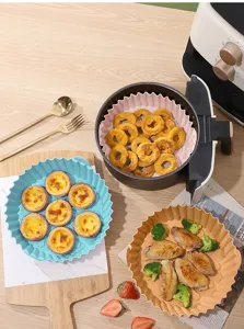 Silikon Heissluftfritteuse Matte Detailansicht, hitzebestaendig Backform fuer Ofen und Kochen.