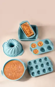 Set di stampi da forno in silicone blu con teglia per pane stampo ciambella e muffin.