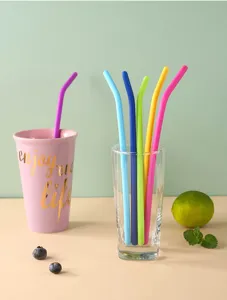 Silicone straw detail view, flexible reusable drinking straw for beverages and smoothies.