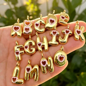 Ciondoli con lettere alfabeto 26 placcati oro con smalto cuore rosa, accessori per gioielli fai da te.