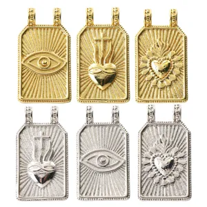 Colgantes de metal místicos con diseños de ojo y sagrado corazón para joyería DIY.