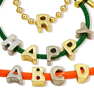Abalorios de cuentas con alfabeto dorado y plateado DIY para pulseras personalizadas.