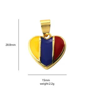 Ciondolo a cuore placcato in oro con smalto colorato rosso blu giallo dettagli