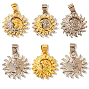 Vue détaillée de pendentifs visage de soleil en or et argent, idéale pour la création de bijoux.