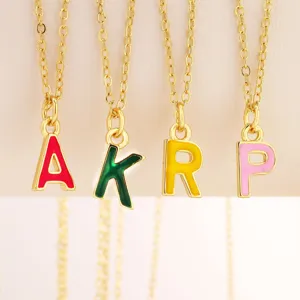 Collana catena oro con ciondoli lettere smaltate colorate A K R P gioielli moda regali.