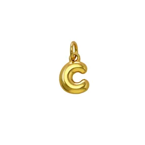Vergoldeter dicker Buchstabe C Anhänger Detail, süßer Alphabet Charm für DIY Schmuck.