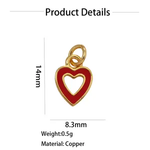 Vista dettagliata del ciondolo a cuore dorato con dimensioni 14mm e 8.3mm, in rame, peso 0.5g.