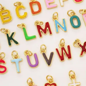Ciondoli con lettere in smalto colorato alfabeto metallo accessori gioielli dettaglio