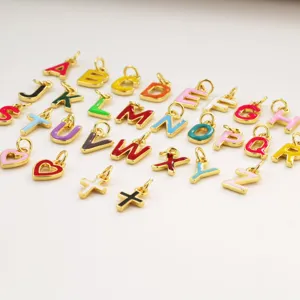 Ciondoli lettere alfabeto smaltati colorati in metallo dorato accessori DIY per collane bracciali