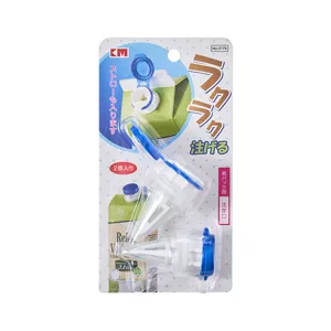 Set van twee lekvrije plastic schenktuiten met deksel voor fruit- of melkpakken.