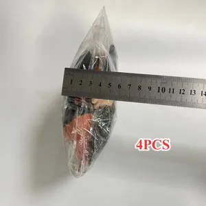 Mesure de taille d'un ensemble de 4 poupées de sorcières en peluche d'Halloween