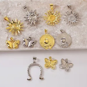 Verschiedene Messing 18K vergoldete und silberne DIY Anhänger, Detailansicht von Sonne, Schmetterling.