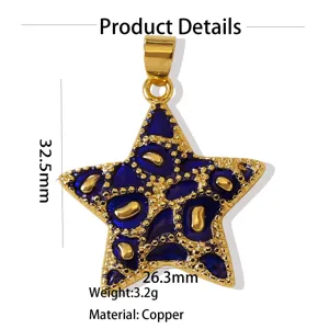 Prachtige koperen 18k vergulde blauwe emaille ster hanger detail, stijlvol sieraden accessoire.