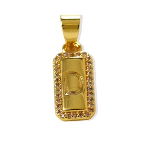 Ciondolo con lettera D placcato in oro rettangolare con zirconi per accessori collana fai da te.