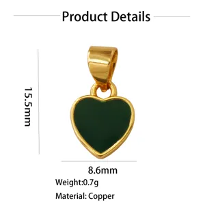 Elegante ciondolo a cuore smaltato verde in ottone dorato componente per gioielli fai da te.