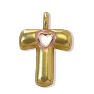 Ciondolo a lettera T placcato in oro con cuore in smalto rosa per collane e portachiavi.