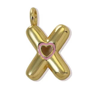 Ciondolo lettera X placcato oro con dettaglio smalto cuore rosa per collana o portachiavi