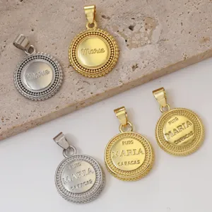Vintage messing munt hanger kettingen met Maria letters, afgewerkt in goud en zilver stijlen.