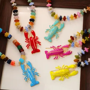Collier pendentif homard en perles acryliques colorées, bijoux de mode style plage mer.