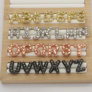 Pendentif creux smiley 26 lettres anglaises DIY transfrontalier bijoux exquis quatre couleurs
