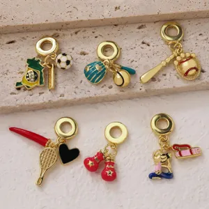 Ensemble de pendentifs de sport émaillés plaqués or football baseball tennis yoga DIY.