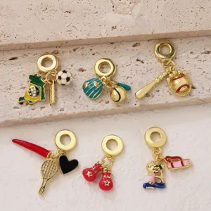 Charms de sport en cuivre plaqué or 18K émail fitness baseball yoga pendentifs bracelet