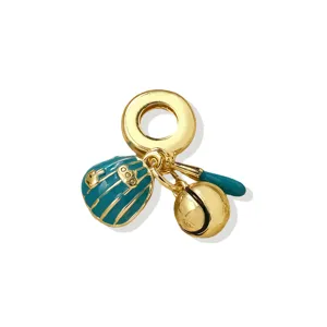 Pendentif charm gant de baseball et batte en cuivre plaqué or 18K pour bracelets DIY.