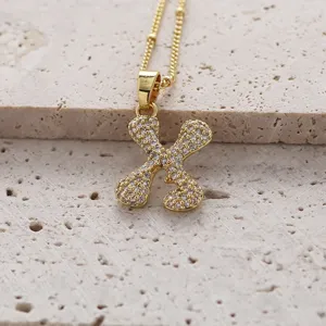 Collier pendentif lettre initiale en zircone cubique micro-pavé en laiton plaqué or